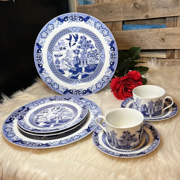 Bristol House Blue Willow Pattern China Set For two 8 Piece set - Picture 1 of 8